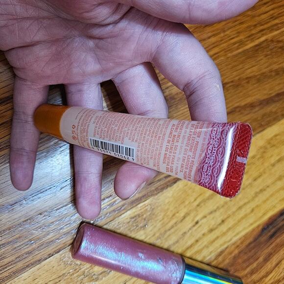 LOT Burt's Bees Coconut Pear Lip Balm, Coconut Lip Oil, Tree Hut Lip Butter +1 - Picture 9 of 12